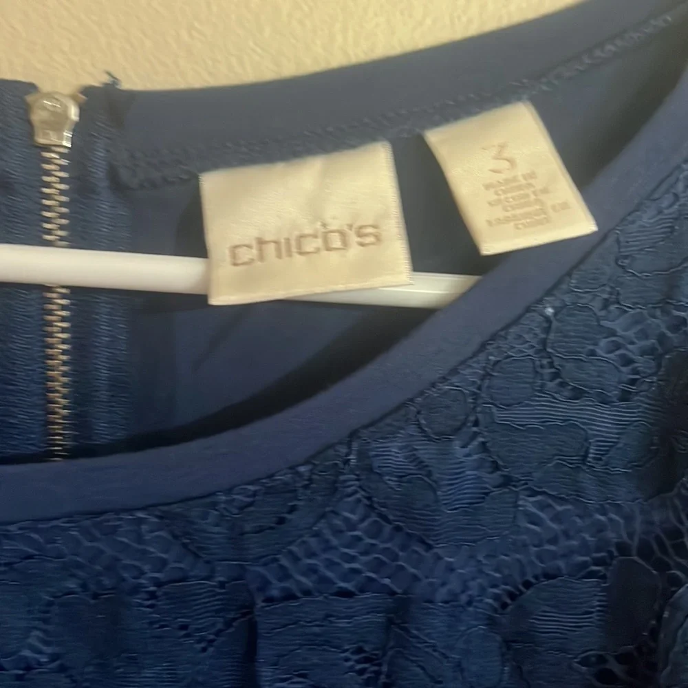 Chico’s Navy Blue Lined Lace Long Sleeve Poly/Rayon Blend Top size 3 or XL - Picture 2 of 3